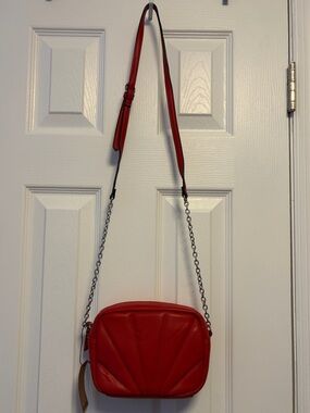 Red Quilted Shell-Style Crossbody Bag with Belt & Chain Strap